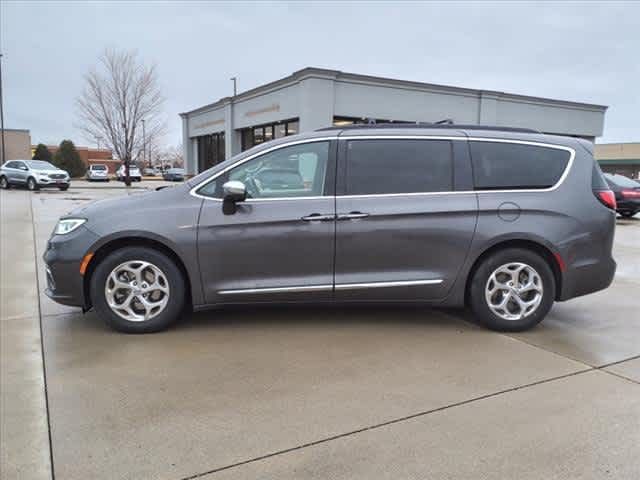 Certified 2022 Chrysler Pacifica Limited with VIN 2C4RC1GGXNR116410 for sale in Madison, NE